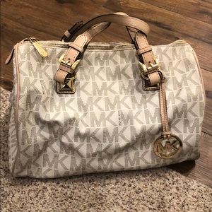 MICHAEL KORS CREAM LOGO SATCHEL